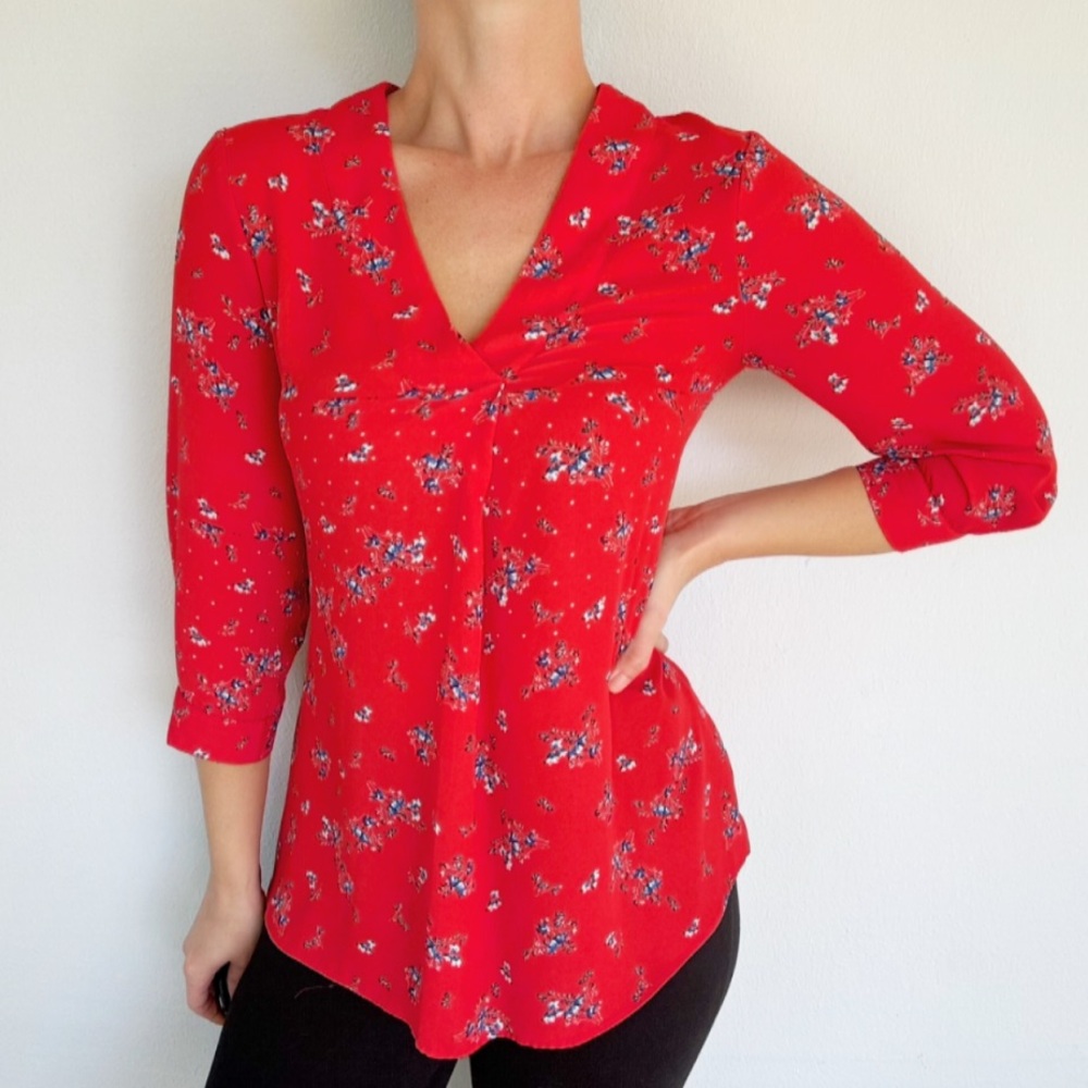 Rose + Olive red floral print v-neck long sleeve blouse size XS